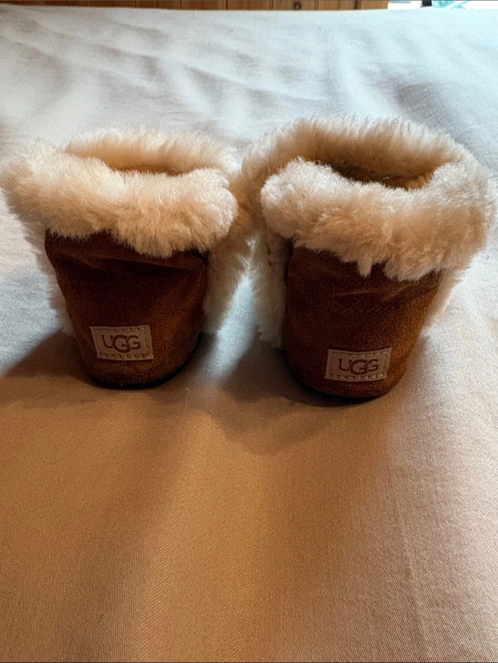 UGG Kids Chestnut Sheepskin Slipper Boots with Cream Fur Trim size 4/5 toddler